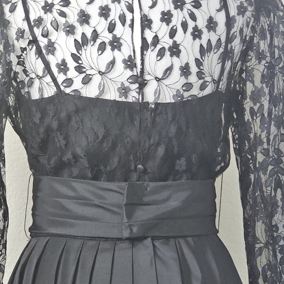 Vintage The Gilberts for Tally NY Black Lace & Taffeta Bubble Hem Cocktail Dress - Picture 9 of 16